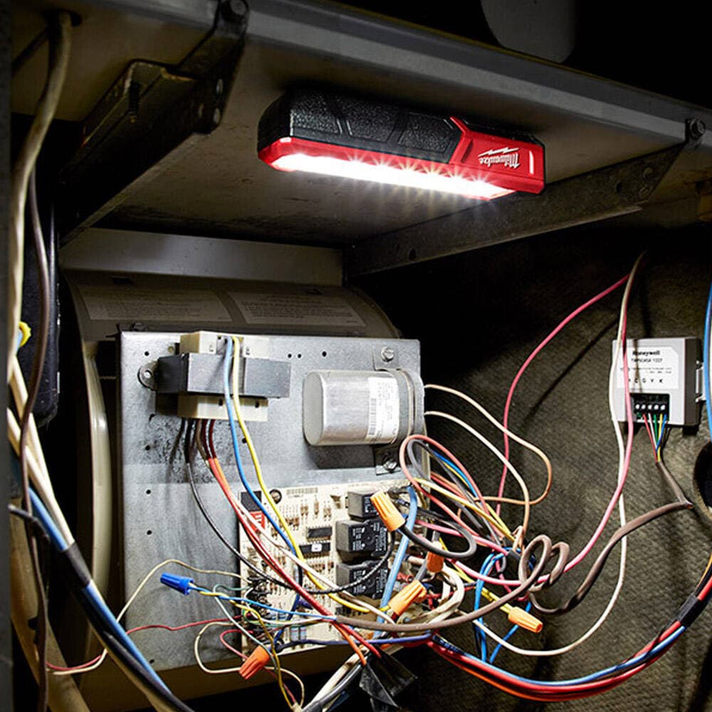Milwaukee L4FL-201 Usb İle Şarj Edilebilir Mıknatıslı Led Aydınlatma — görsel 3