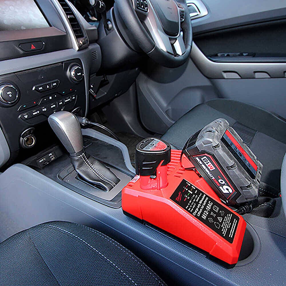 Milwaukee M12-18 AC 12V Araç Şarj Cihazı — görsel 2