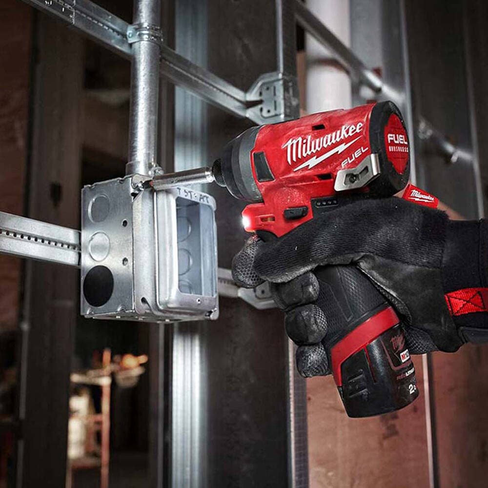 Milwaukee M12 FID-202X Akülü Darbeli Vidalama 1/4” — görsel 1