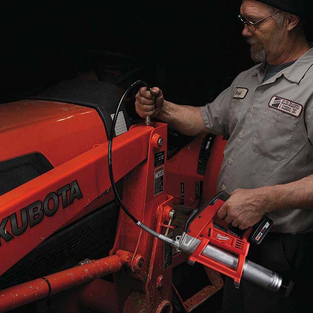 Milwaukee M12 GG-0 Cordless Grease Gun — image 2
