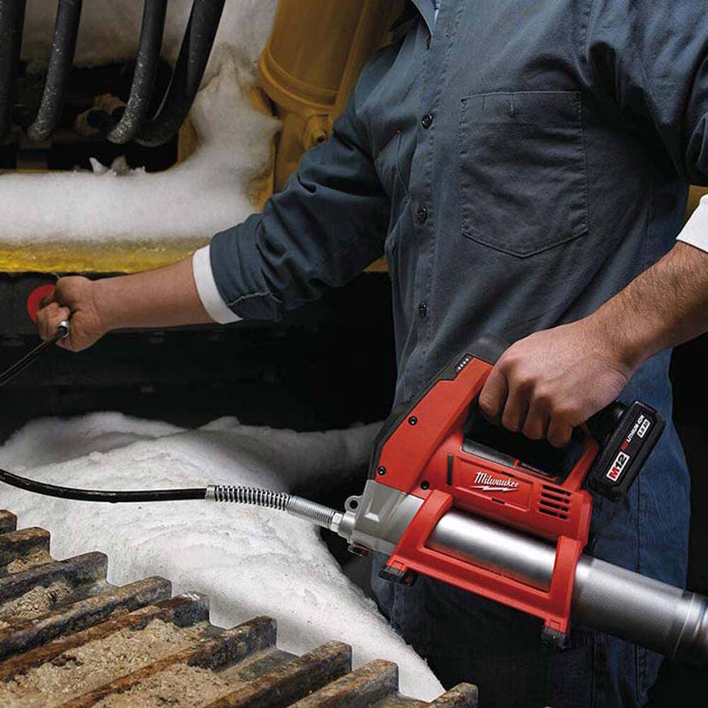 Milwaukee M12 GG-0 Cordless Grease Gun — image 4