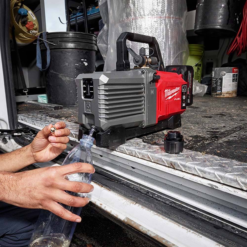 Milwaukee M18 FVP5-801 Vakum Pompası — görsel 1
