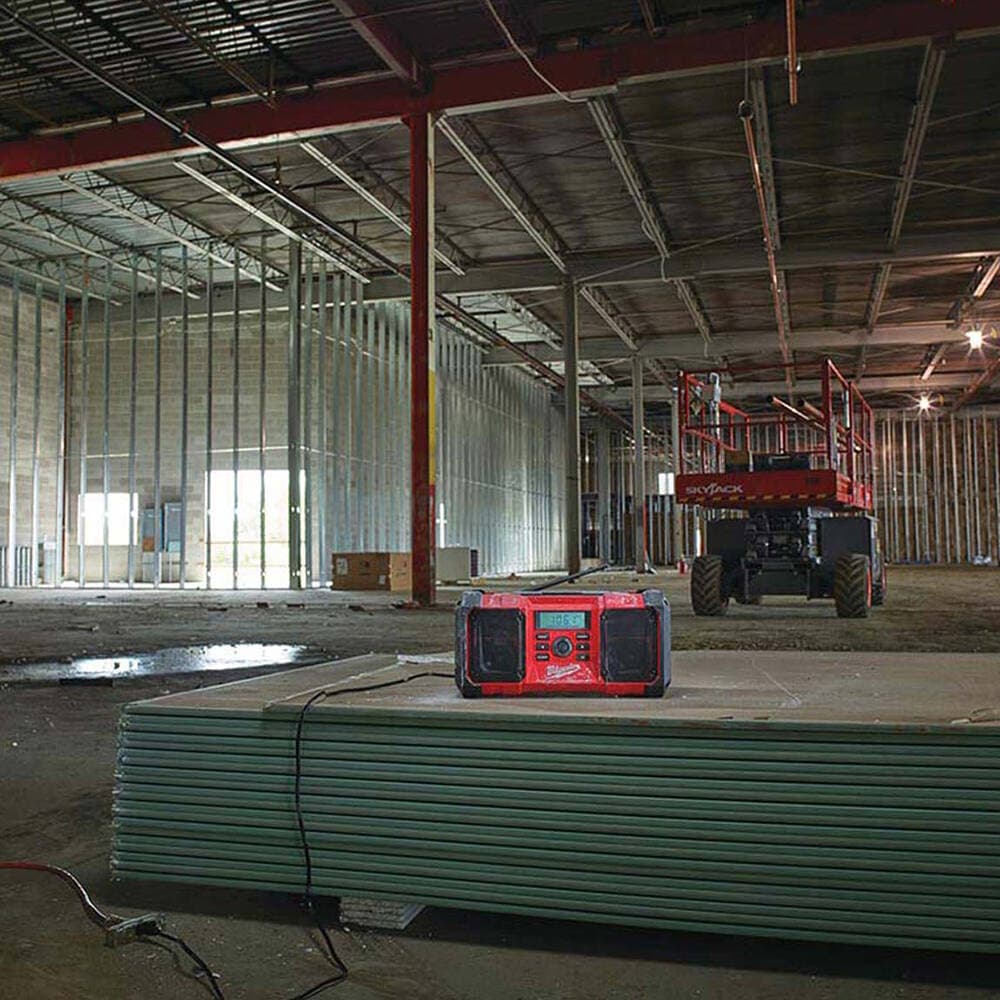 Milwaukee M18 JSR-0 Akülü Şantiye Tipi Radyo — görsel 3