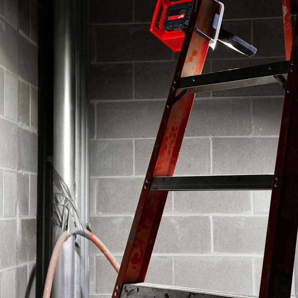 Milwaukee M18 PAL-0 Cordless Compact Led Lamba — image 3