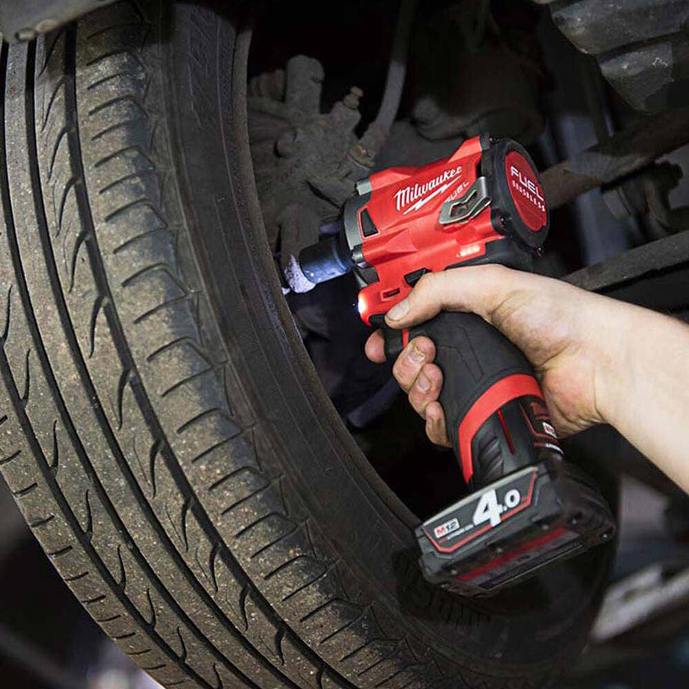 Milwaukee M12 FIW38-422X Akülü Darbeli Somun Sıkma 3/8”