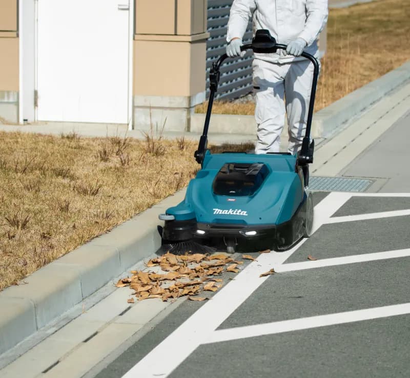 Makita VS001GZ Cordless Sweeping Unit