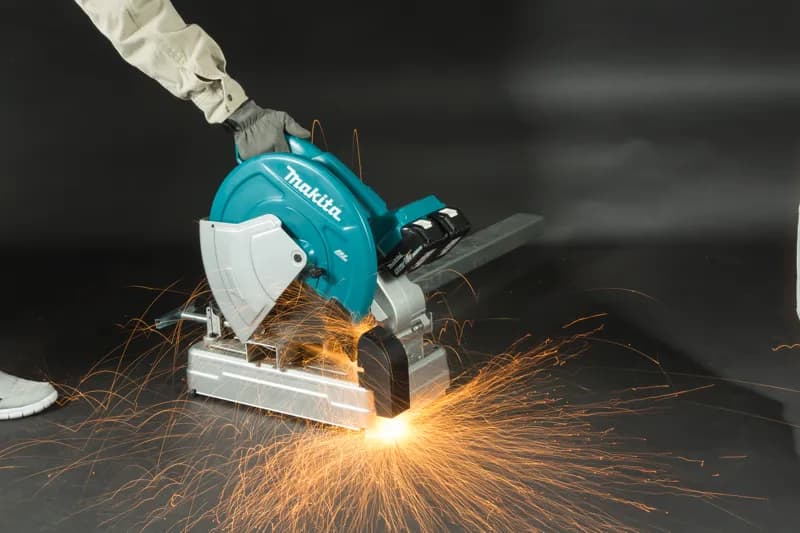 Makita DLW140PT2 Metal Cutting Machine 2x18v